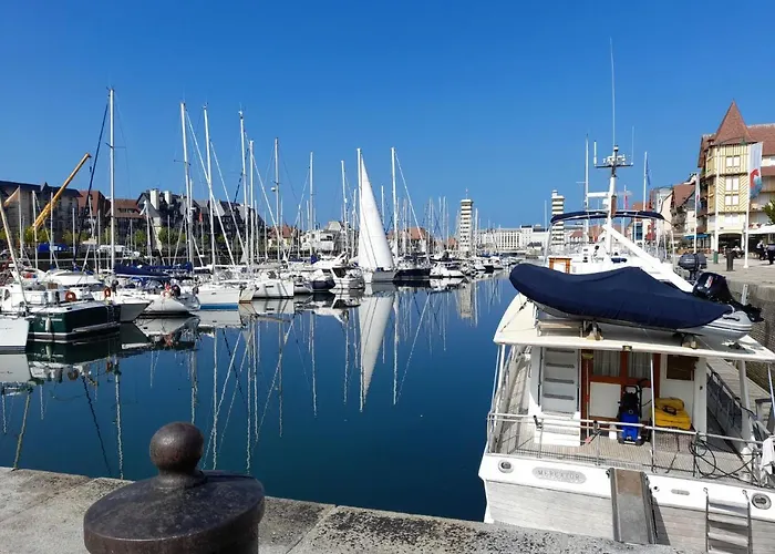 Les Marinas-4 By Interhome